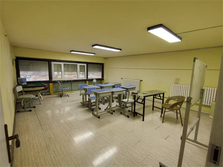 小区门口150平二楼出租