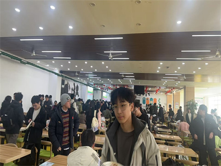 �������ڴ�ѧʳ�õ��ڳ���